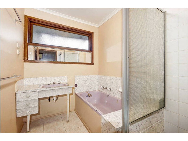 12 Lawson Road, Melton South VIC 3338