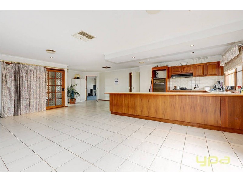 4 Gregory Place, Melton West VIC 3337