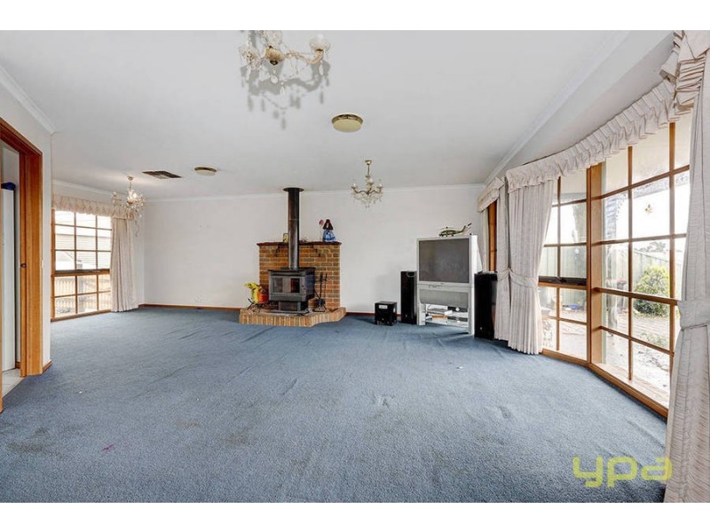 4 Gregory Place, Melton West VIC 3337