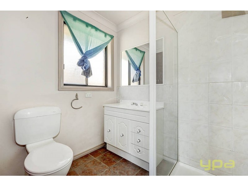 13 Ridgeway, Melton West VIC 3337