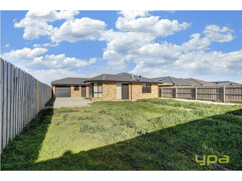 13 Ridgeway, Melton West VIC 3337