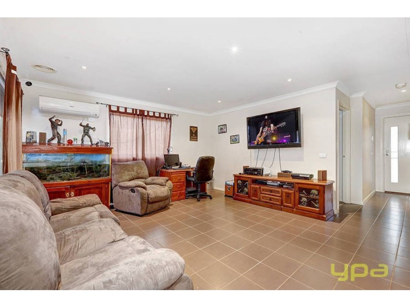 12/20-22 Roslyn Park Terrace, Melton West VIC 3337