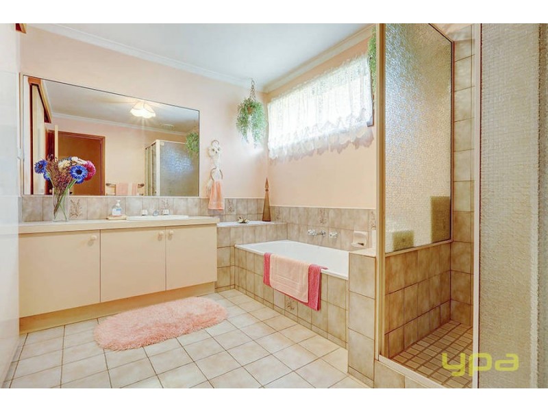 11 Smoult Drive, Kurunjang VIC 3337