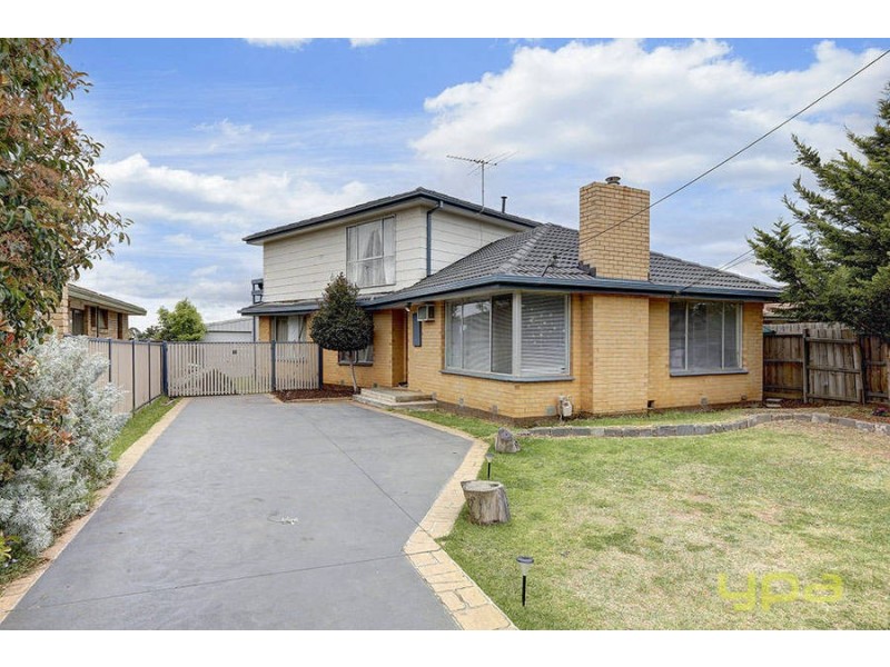 13 Roscrea Road, Melton VIC 3337