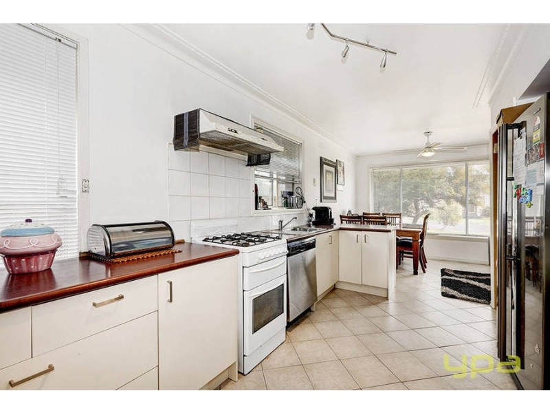 13 Roscrea Road, Melton VIC 3337