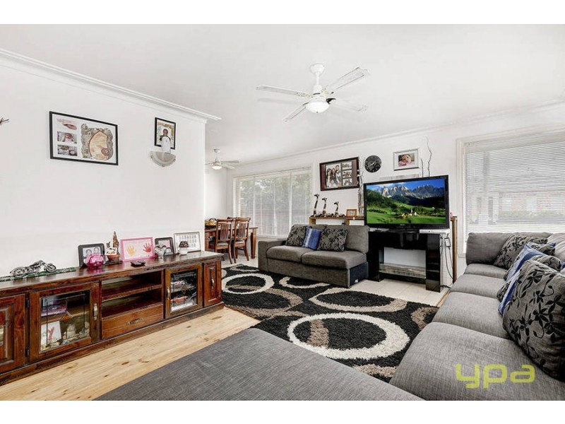 13 Roscrea Road, Melton VIC 3337