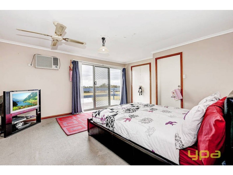 13 Roscrea Road, Melton VIC 3337