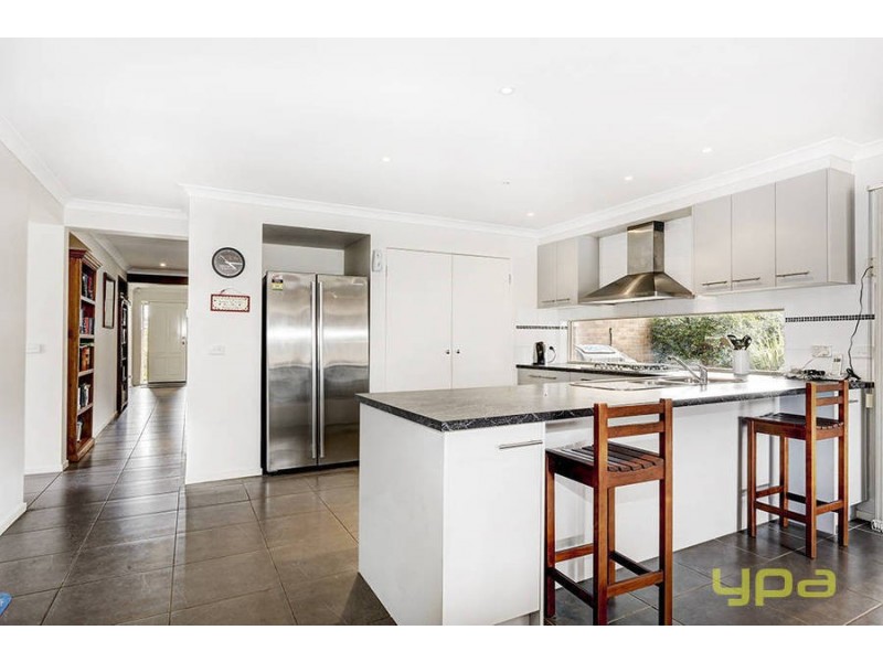 9 Robinia Court, Melton West VIC 3337