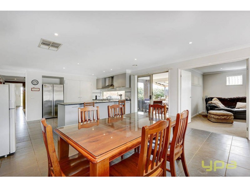 9 Robinia Court, Melton West VIC 3337