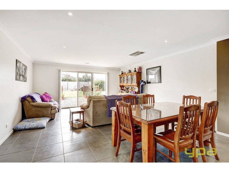 9 Robinia Court, Melton West VIC 3337
