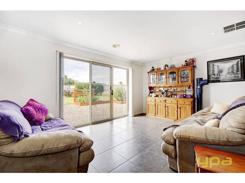 9 Robinia Court, Melton West VIC 3337