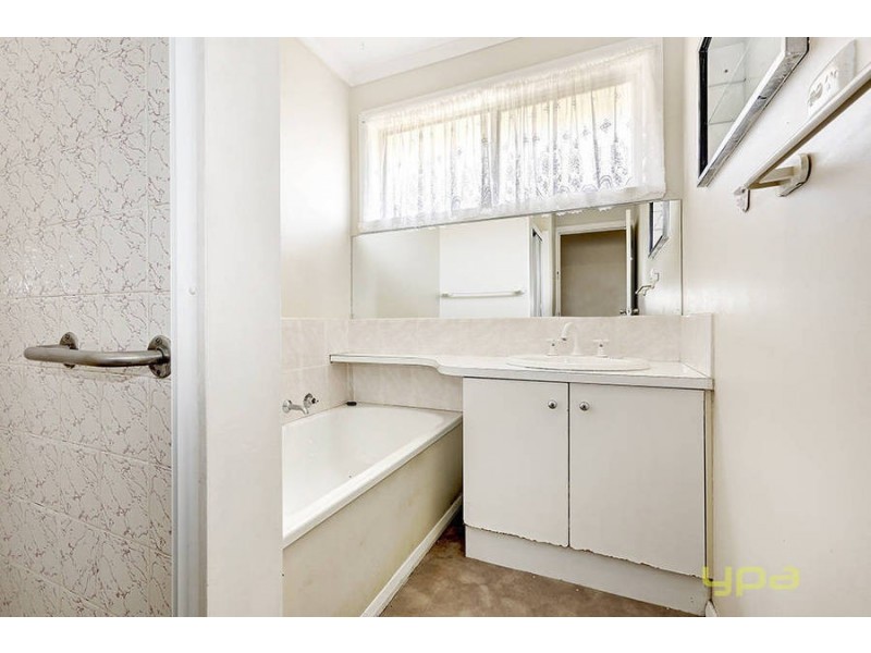 7 Grace Street, Melton South VIC 3338