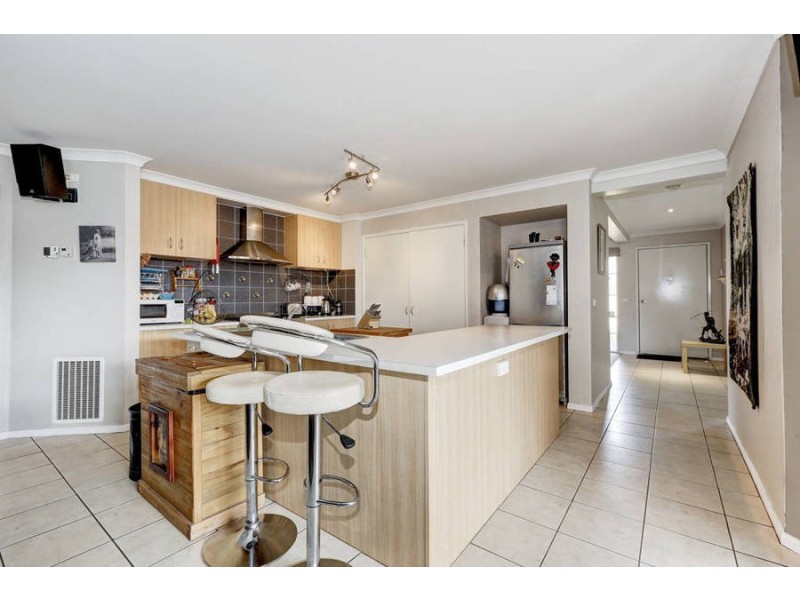 37 Carlyon Close, Melton West VIC 3337