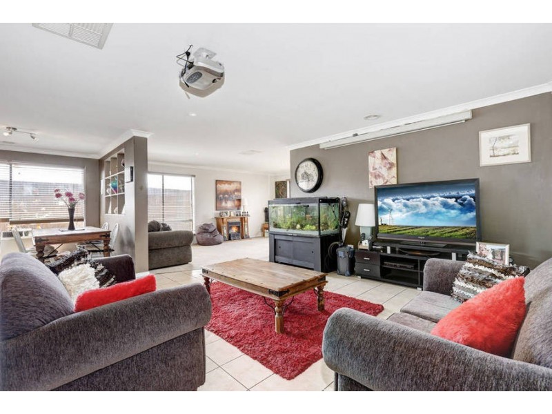 37 Carlyon Close, Melton West VIC 3337