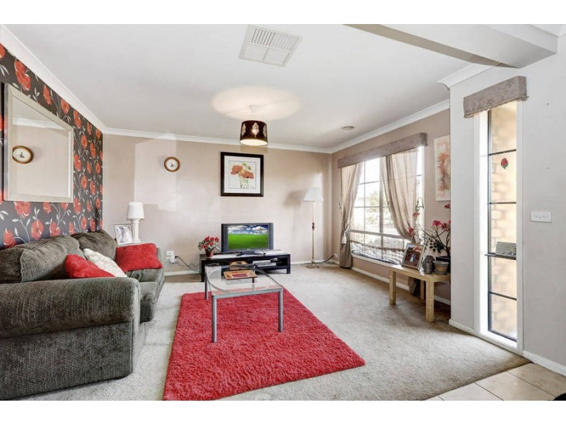 37 Carlyon Close, Melton West VIC 3337