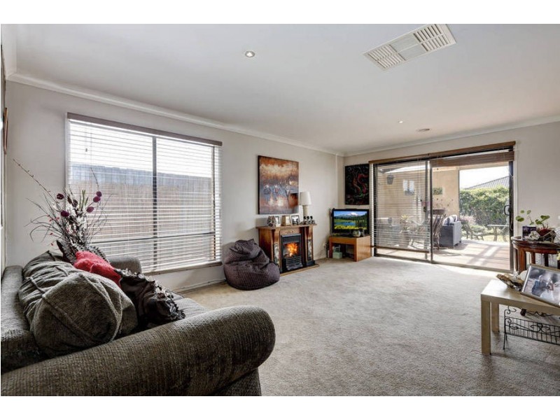 37 Carlyon Close, Melton West VIC 3337