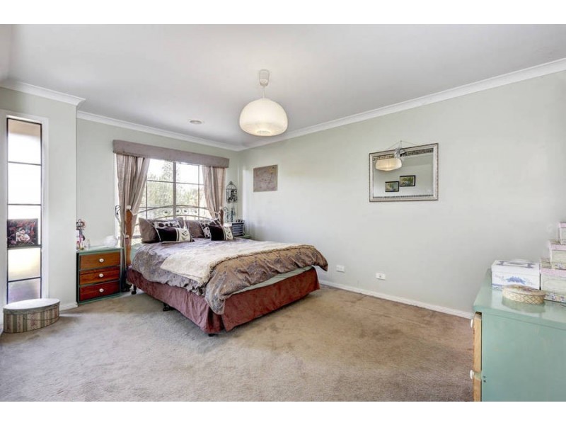 37 Carlyon Close, Melton West VIC 3337