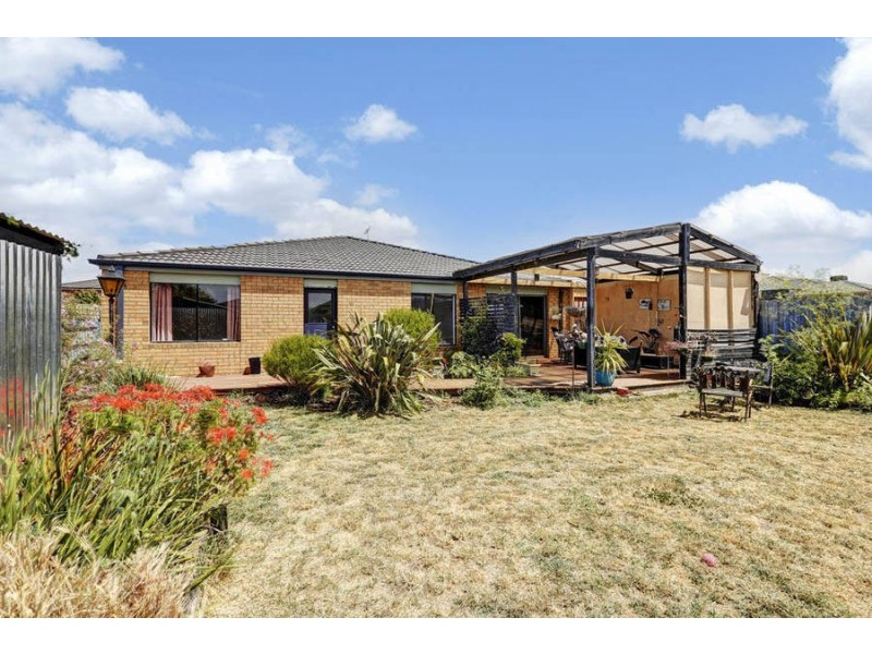 37 Carlyon Close, Melton West VIC 3337