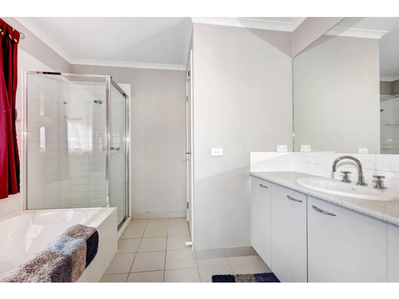 26 Lightfingers Street, Kurunjang VIC 3337