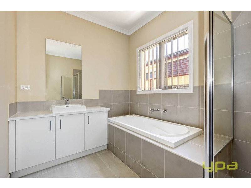 3/14 Pangbourne Avenue, Melton West VIC 3337