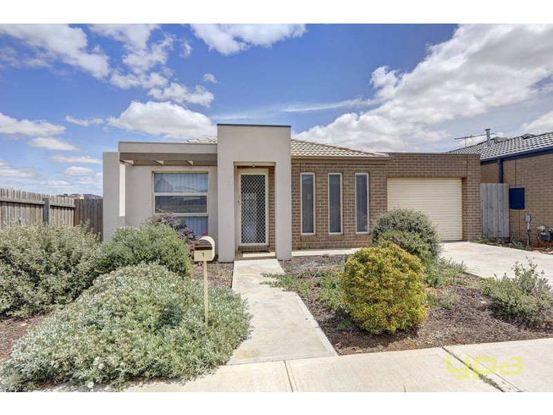 1 Petrea Place, Melton West VIC 3337