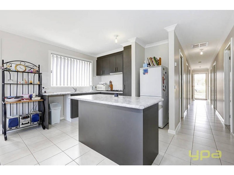 1 Petrea Place, Melton West VIC 3337