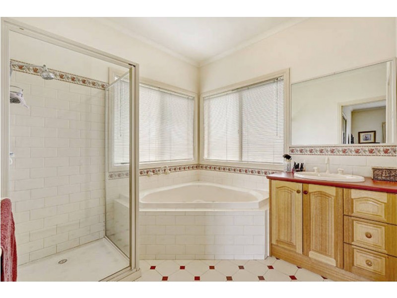 7 Maplewood Close, Brookfield VIC 3338