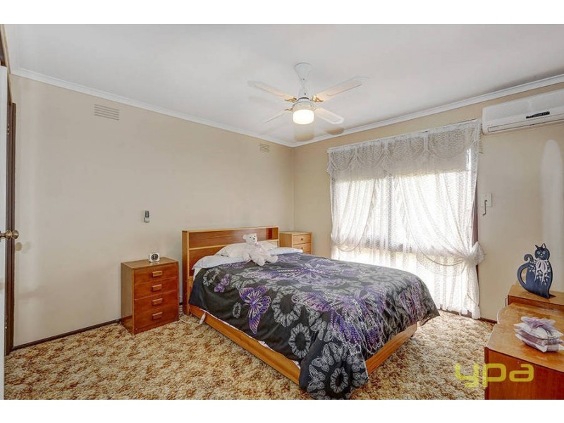 2 Grenville Place, Melton West VIC 3337