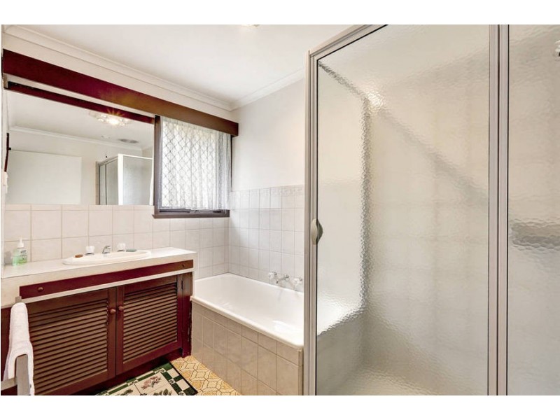 2 Grenville Place, Melton West VIC 3337