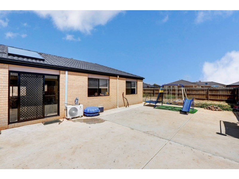 22 Turf Club Boulevard, Melton South VIC 3338