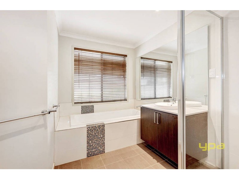 11 Merrystowe Way, Melton West VIC 3337