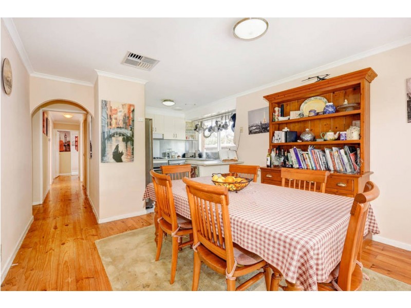 20 Fraser Street, Melton South VIC 3338