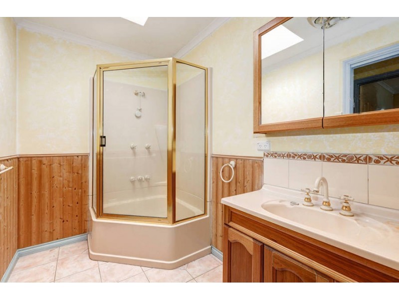 38 Riddle Drive, Melton VIC 3337