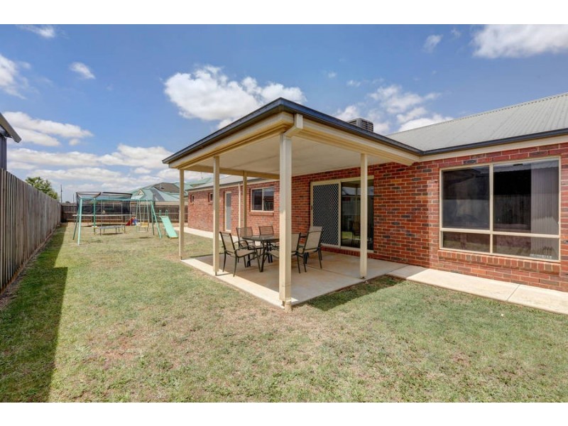 4 Ethereal Place, Kurunjang VIC 3337