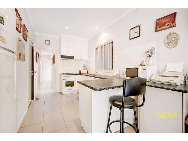 2/24 Henry Street, Melton VIC 3337