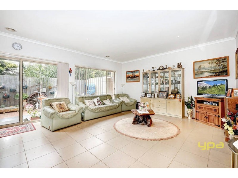 2/24 Henry Street, Melton VIC 3337