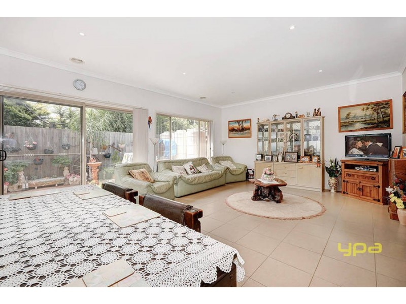 2/24 Henry Street, Melton VIC 3337