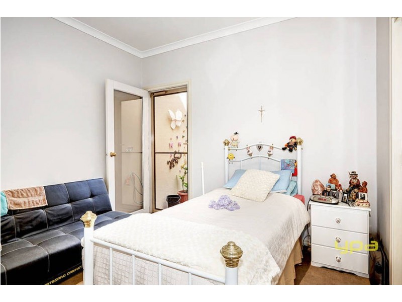 2/24 Henry Street, Melton VIC 3337