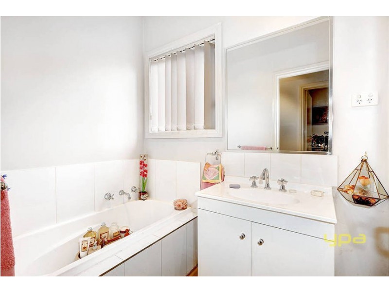 2/24 Henry Street, Melton VIC 3337