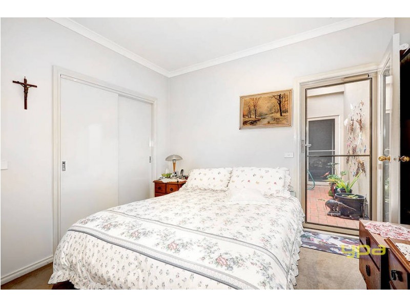 2/24 Henry Street, Melton VIC 3337