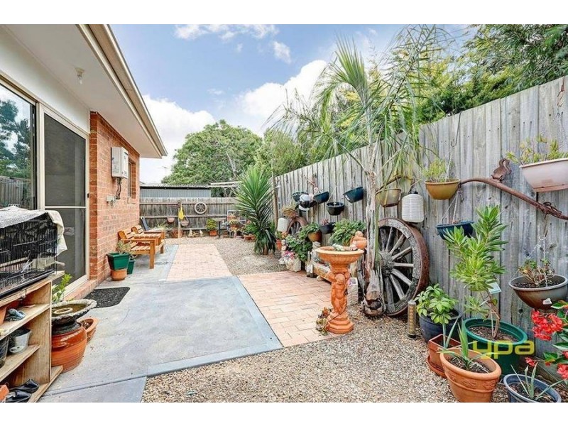 2/24 Henry Street, Melton VIC 3337