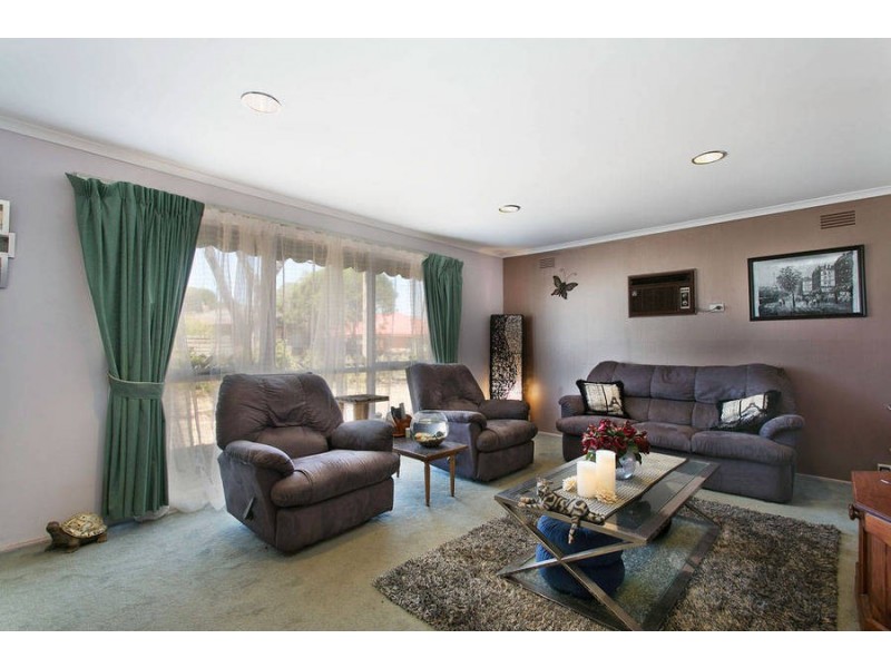 5 Kinloch Road, Melton VIC 3337