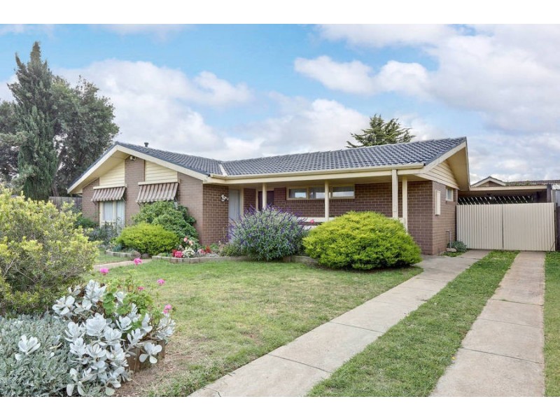 28 West Melton Drive, Melton West VIC 3337