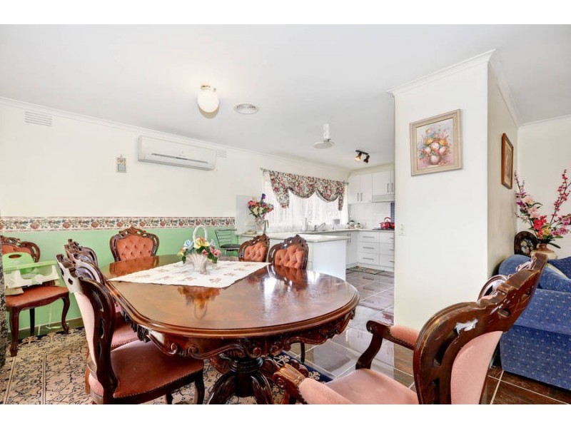 28 West Melton Drive, Melton West VIC 3337