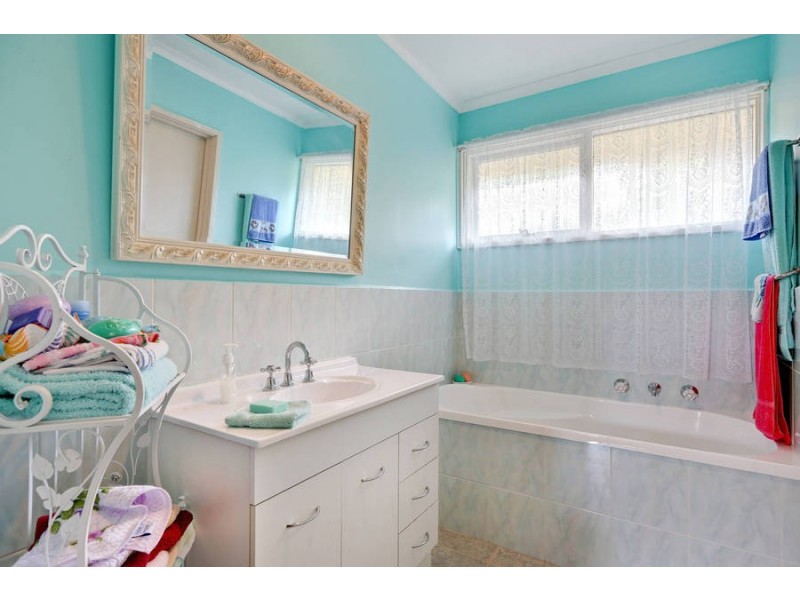 28 West Melton Drive, Melton West VIC 3337