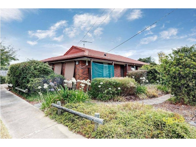 32 Oldershaw Road, Melton VIC 3337