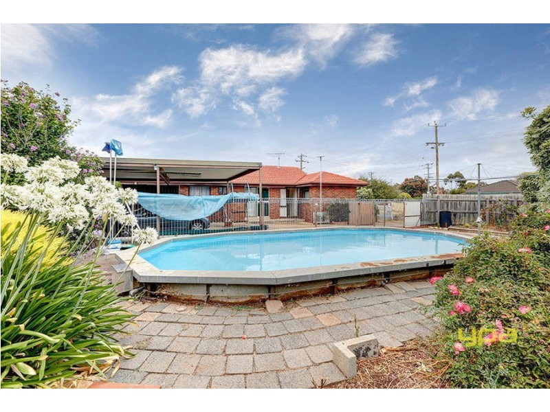 32 Oldershaw Road, Melton VIC 3337