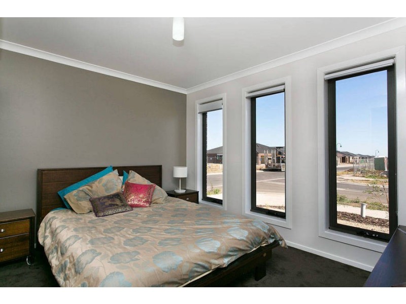 12 Amelia Place, Melton West VIC 3337