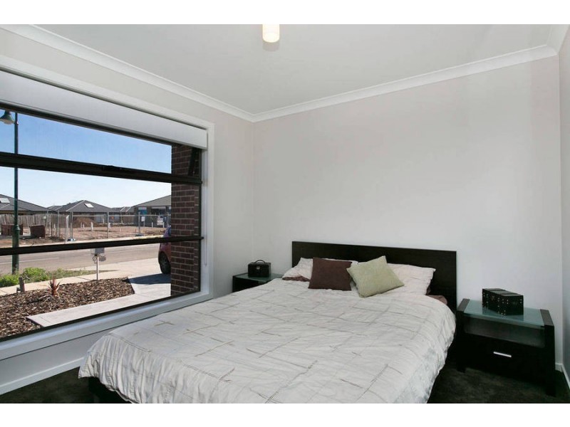 12 Amelia Place, Melton West VIC 3337