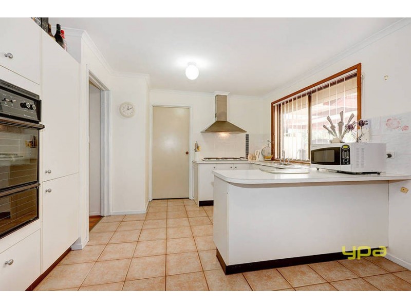 3 Howe Court, Melton South VIC 3338